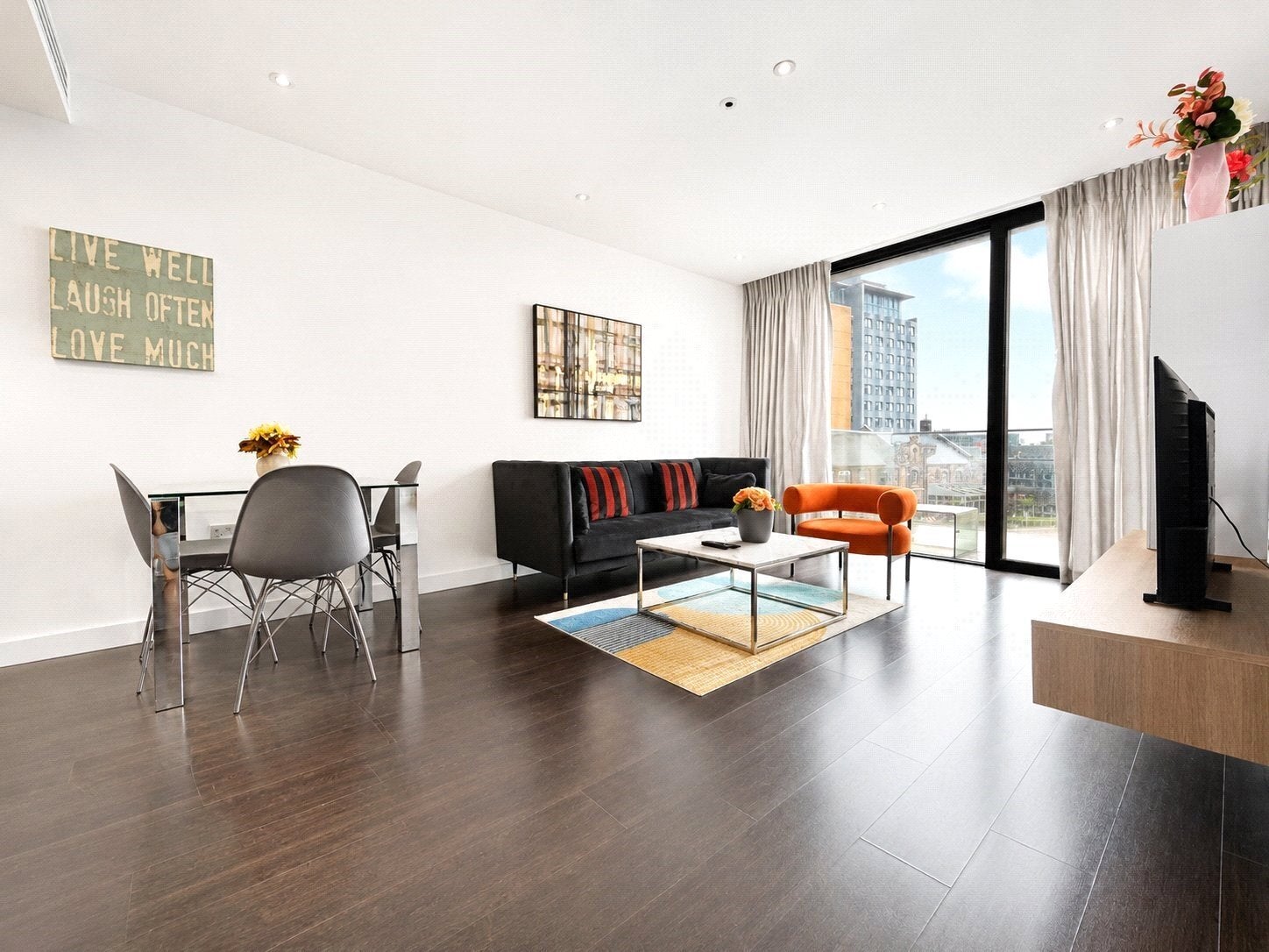 Flat Alie Street in Greater London