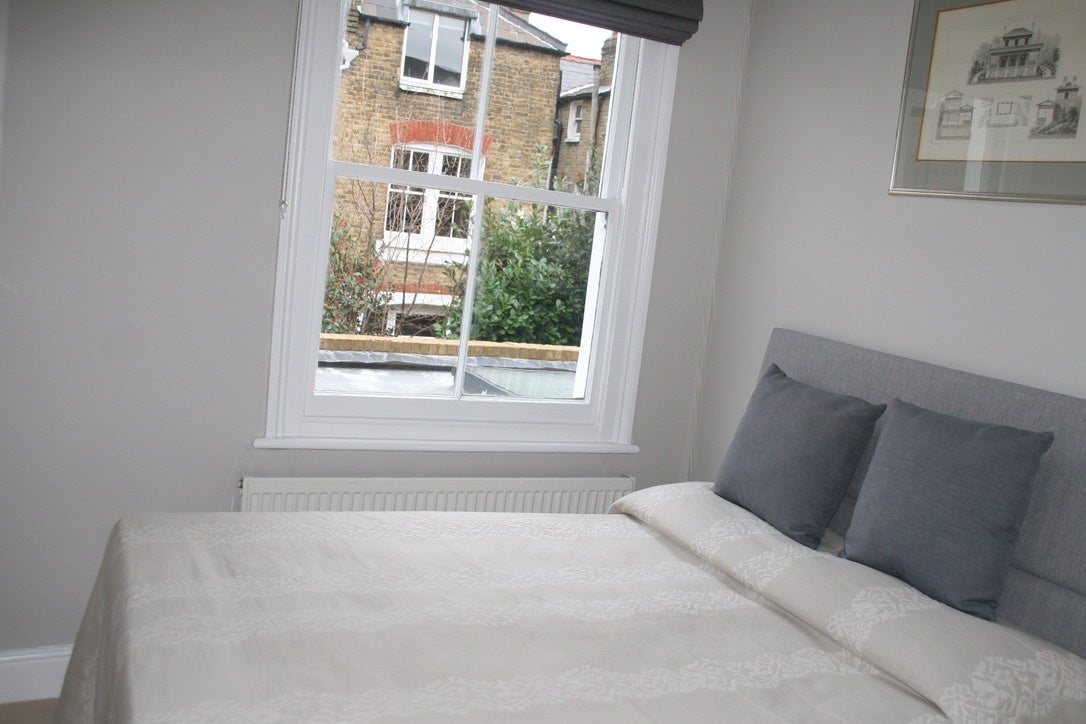 Flat Dafforne Road in Greater London