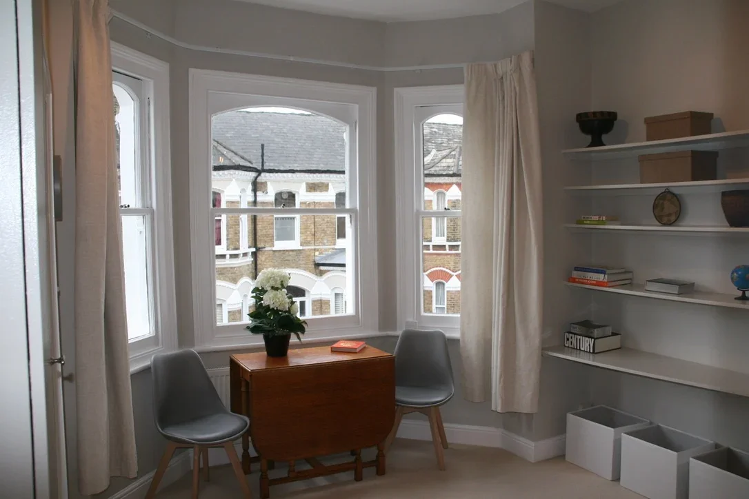 Flat Dafforne Road in Greater London