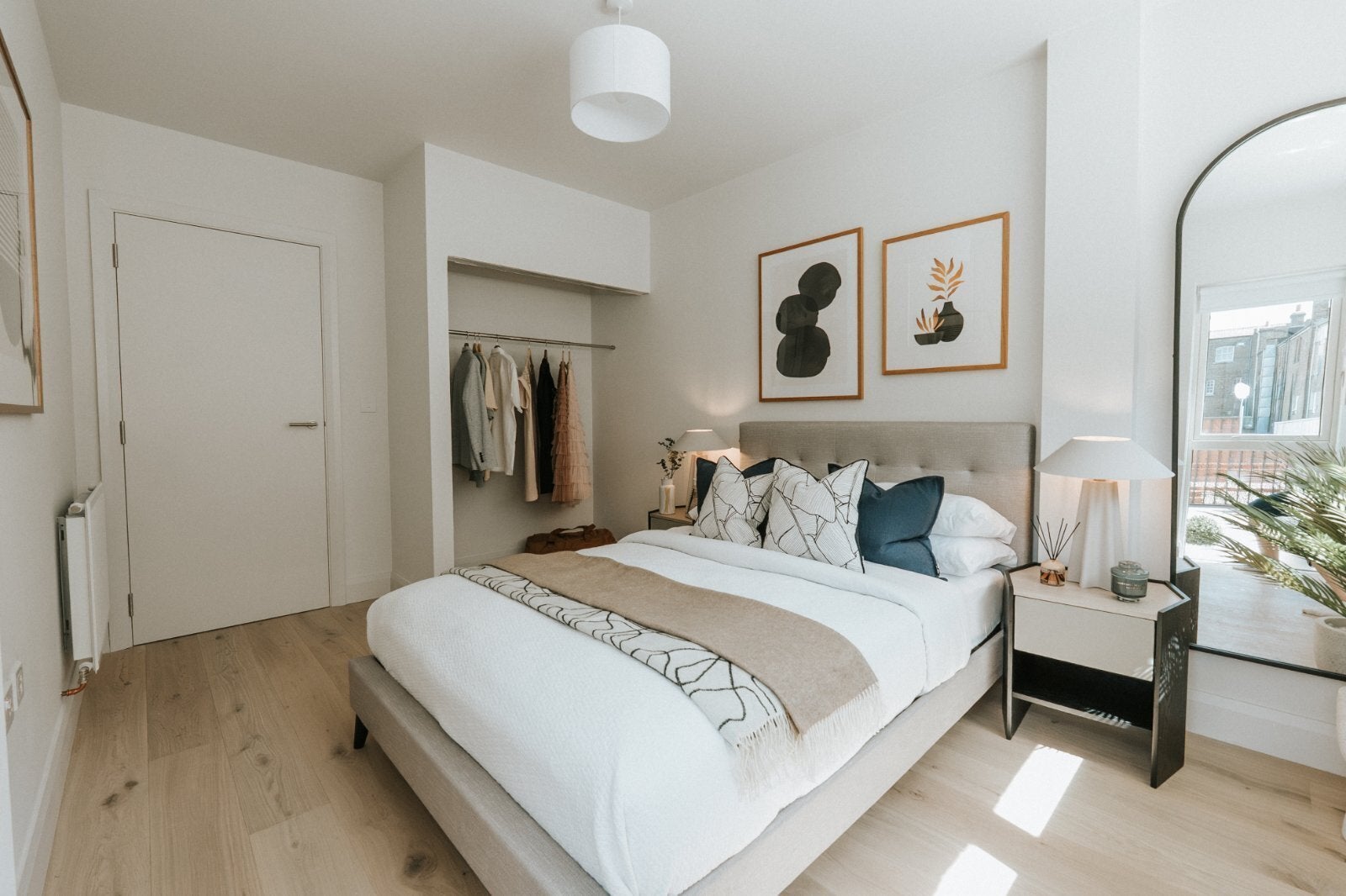 Flat Clapham High Street in Greater London