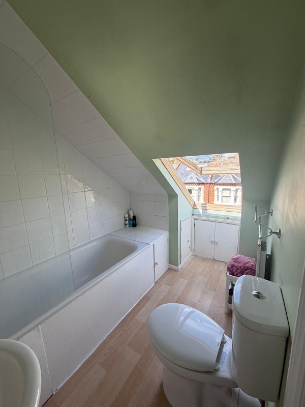 Room Cicada Road in Greater London