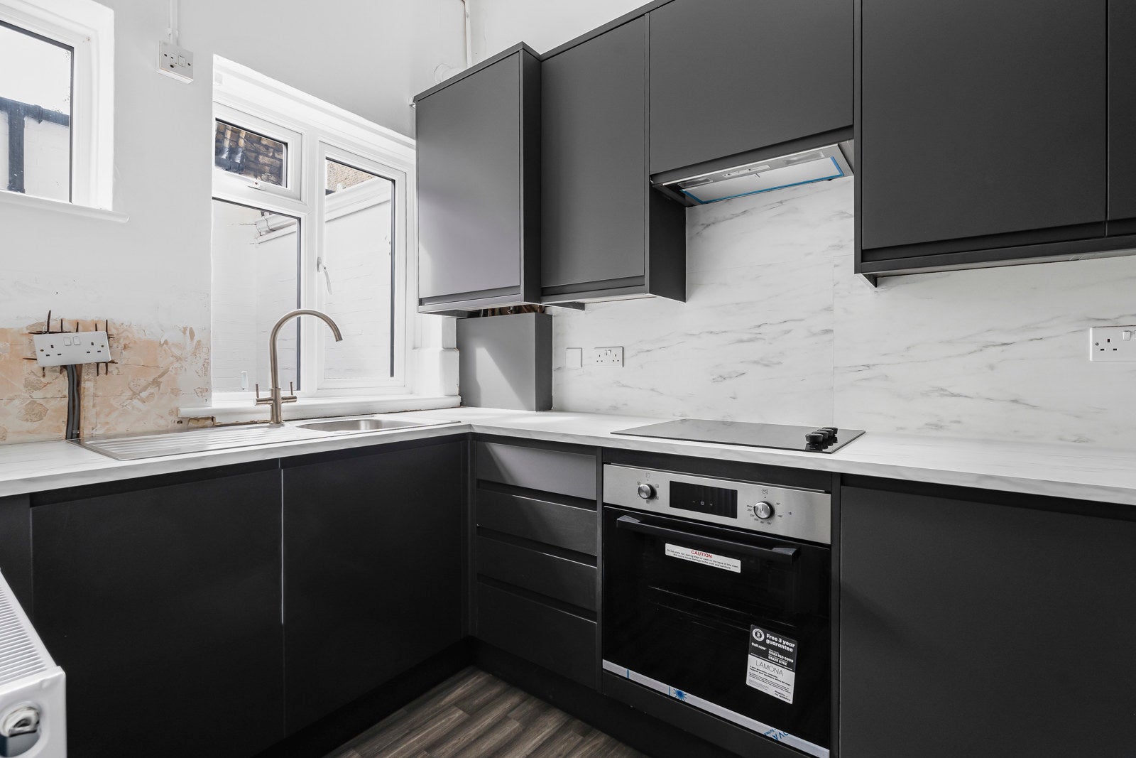 Flat Kennington Lane in Greater London