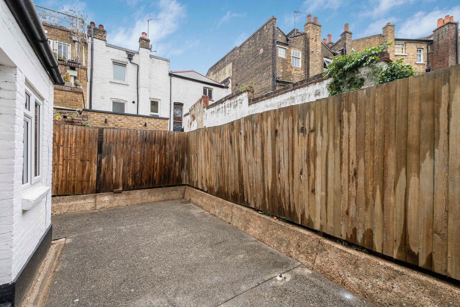 Flat Kennington Lane in Greater London
