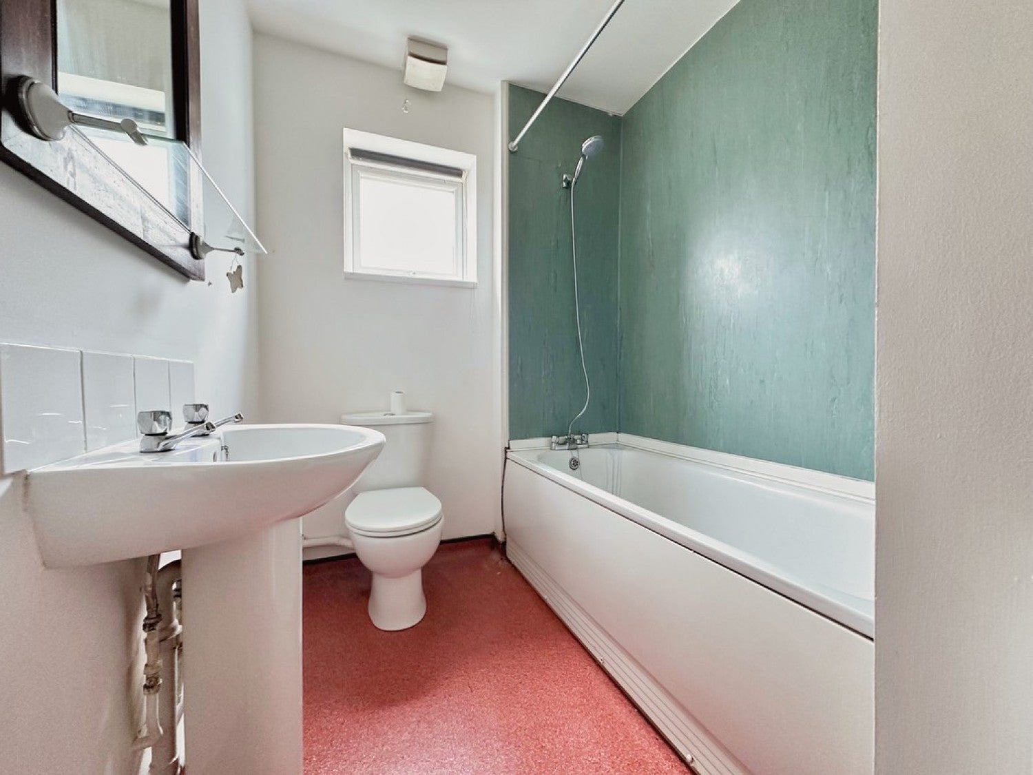 Flat Anerley Road in Southend-on-Sea