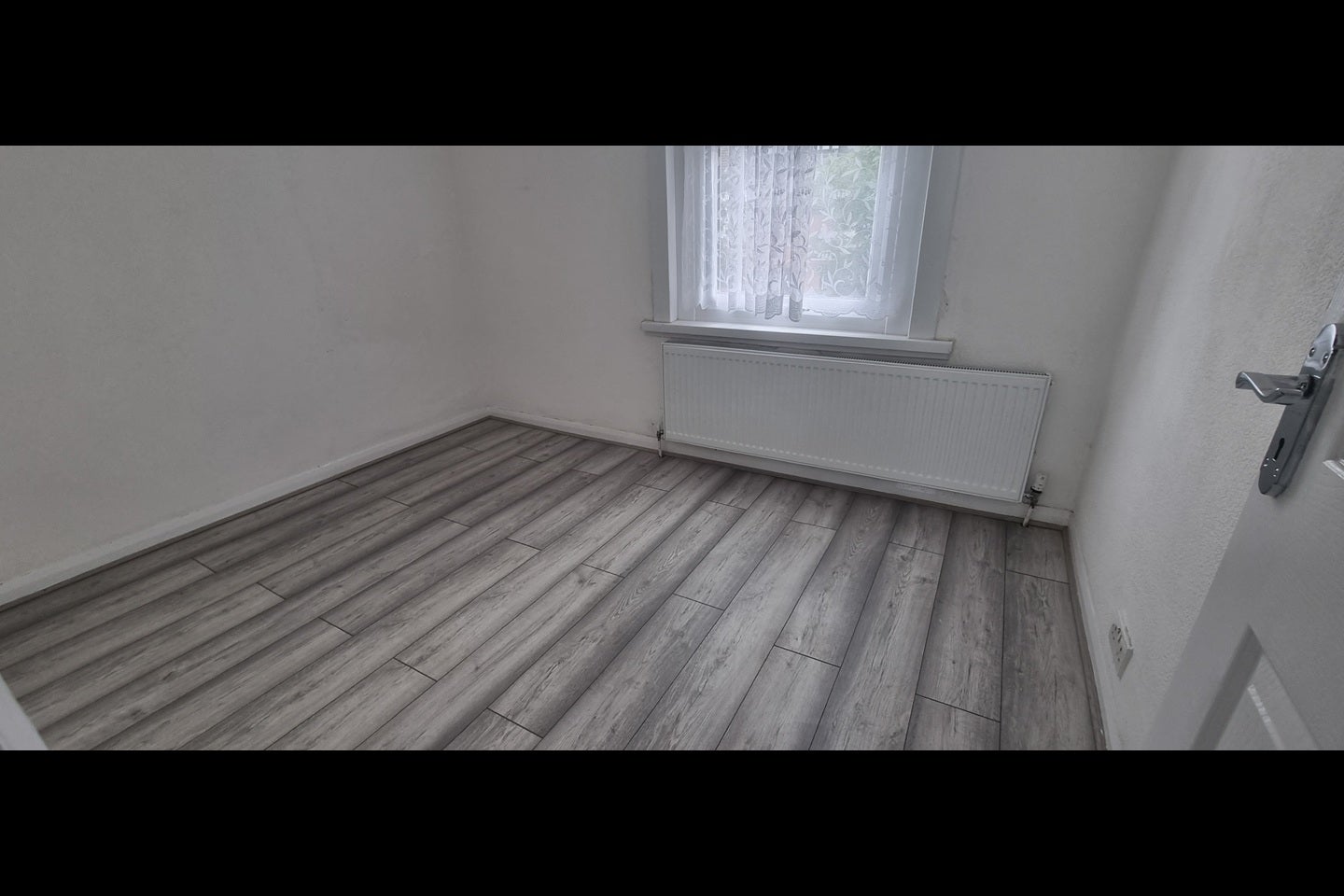 Flat Grosvenor Road in Greater London