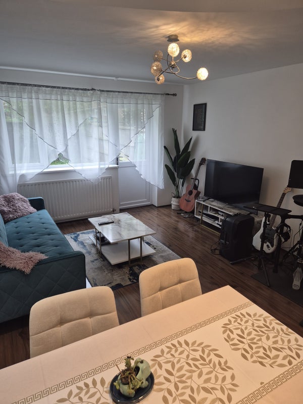 Room Ferngill Close in Nottingham