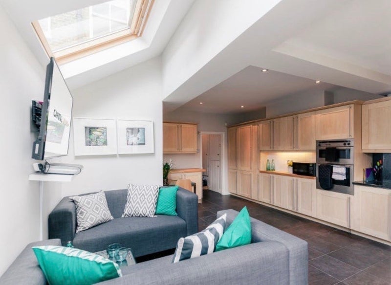 Room Hydethorpe Road in Greater London