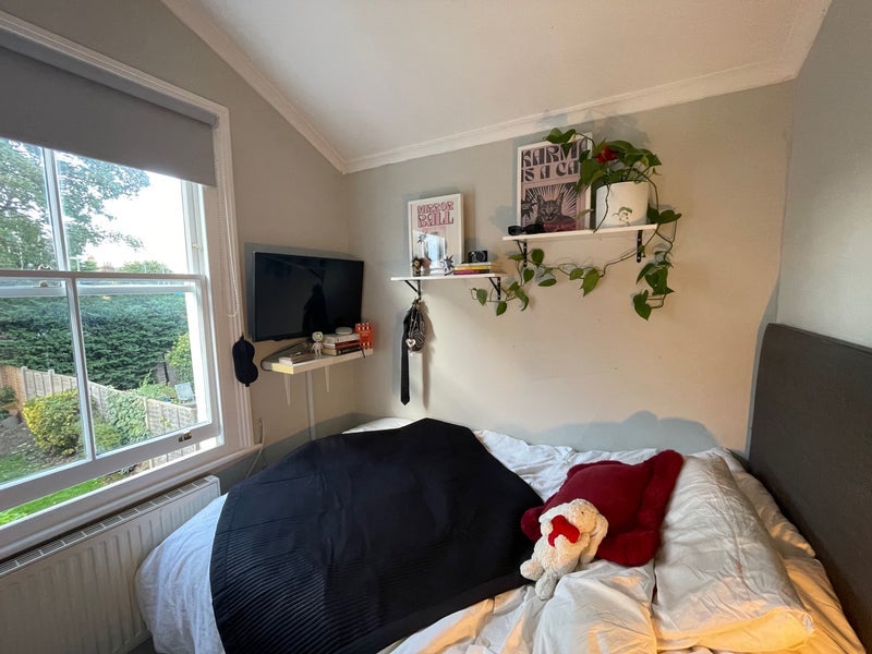 Room Hydethorpe Road in Greater London
