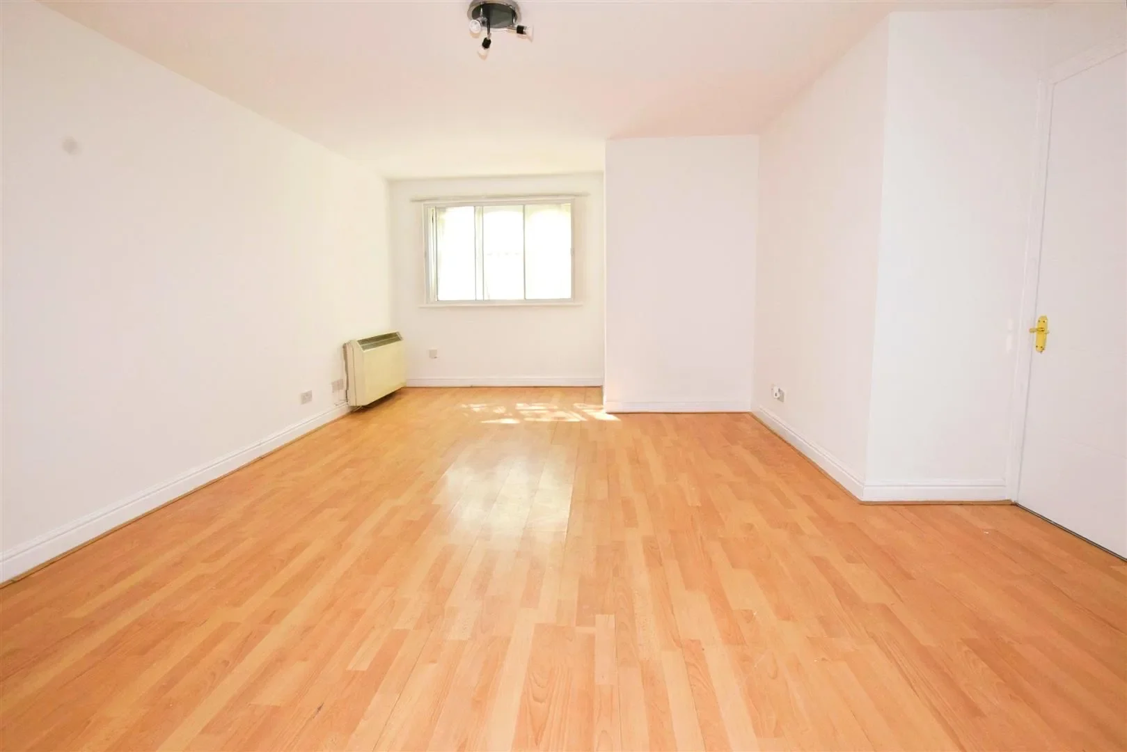 Flat Lucas Gardens in Greater London