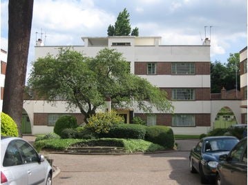 Flat The Shrubbery in Greater London