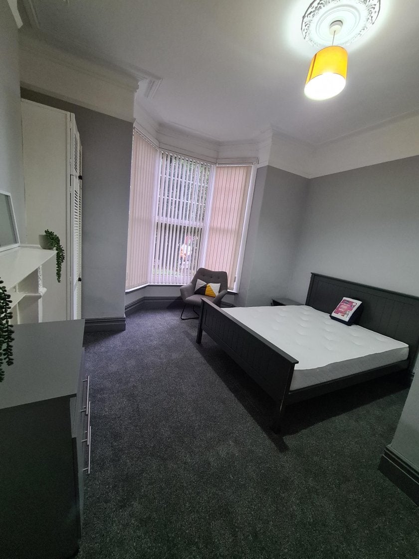 Flat Sketty Road in Swansea