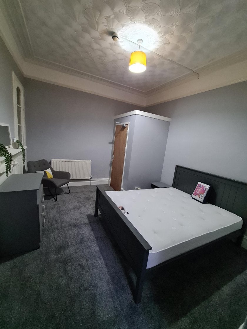 Flat Sketty Road in Swansea