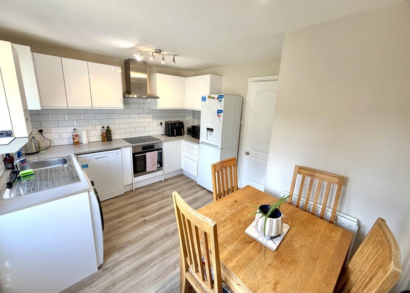 Room Maidenbower Drive in Crawley