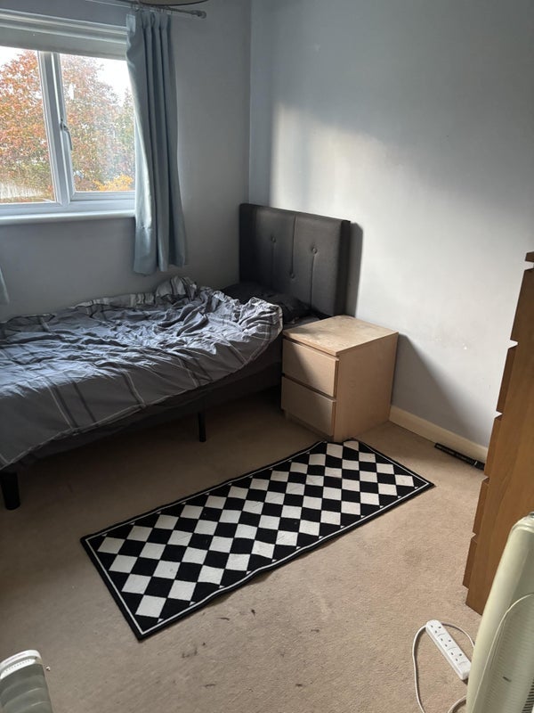Room Mitchell Road in Poole