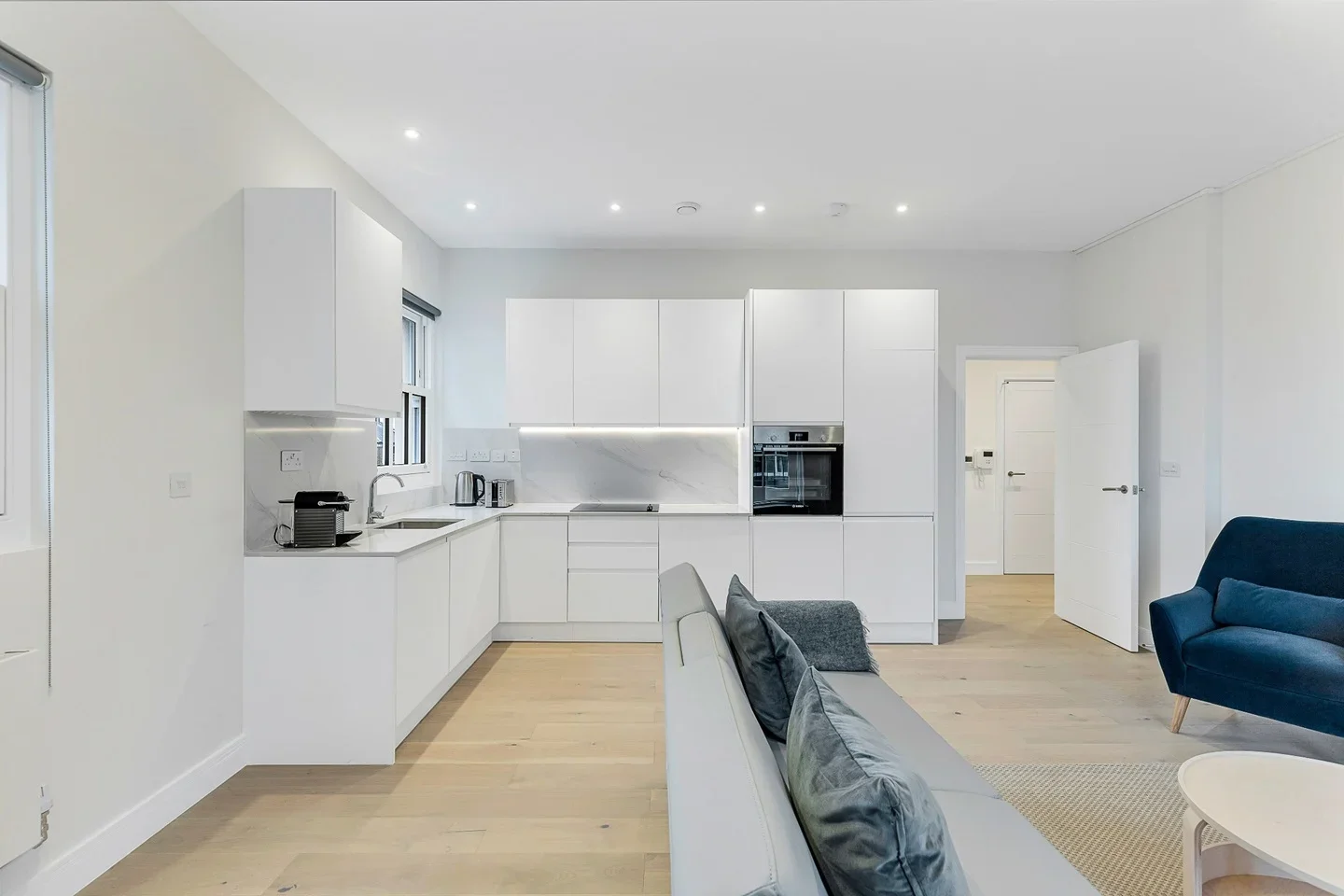 Flat Chiswick High Road in Greater London
