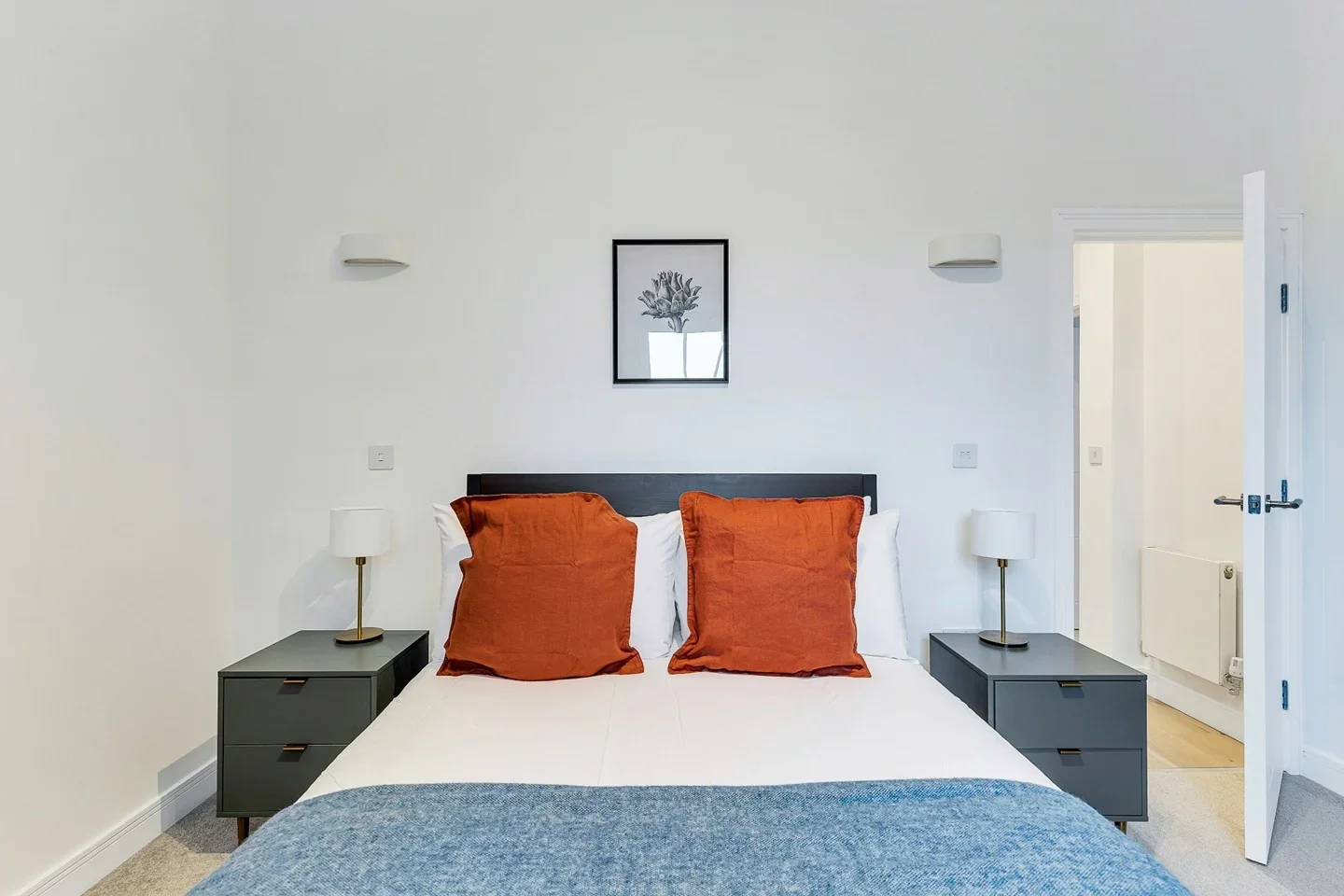 Flat Chiswick High Road in Greater London
