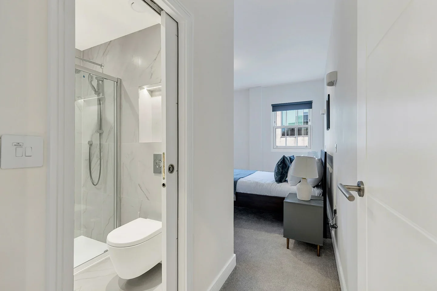 Flat Chiswick High Road in Greater London