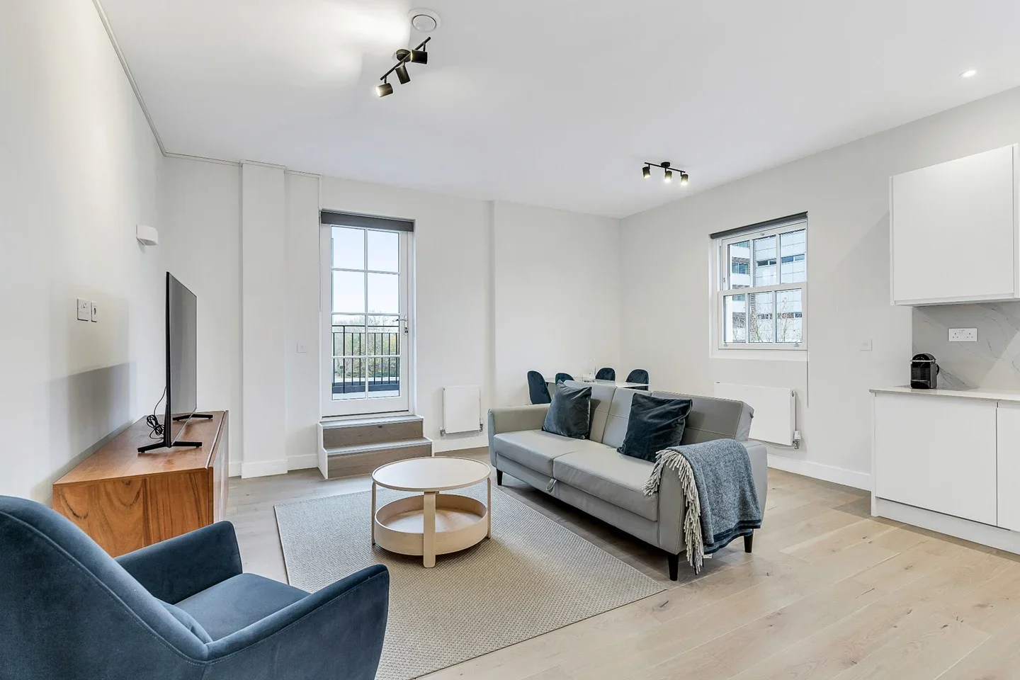 Flat Chiswick High Road in Greater London
