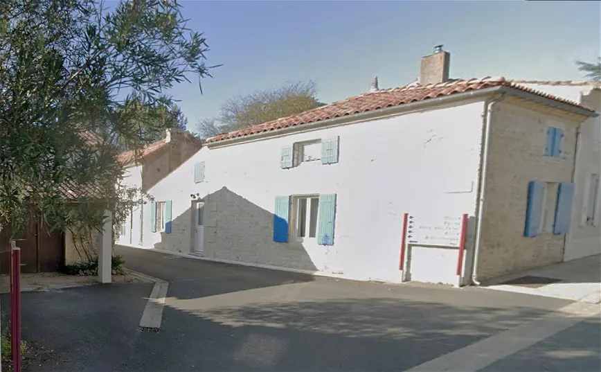 House Rue de la Mairie in Soulignonne