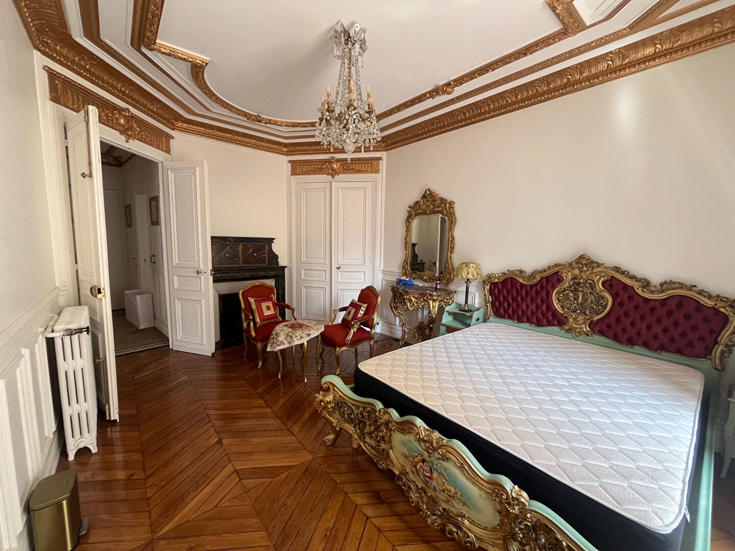 Flat Rue de Châteaudun in Paris