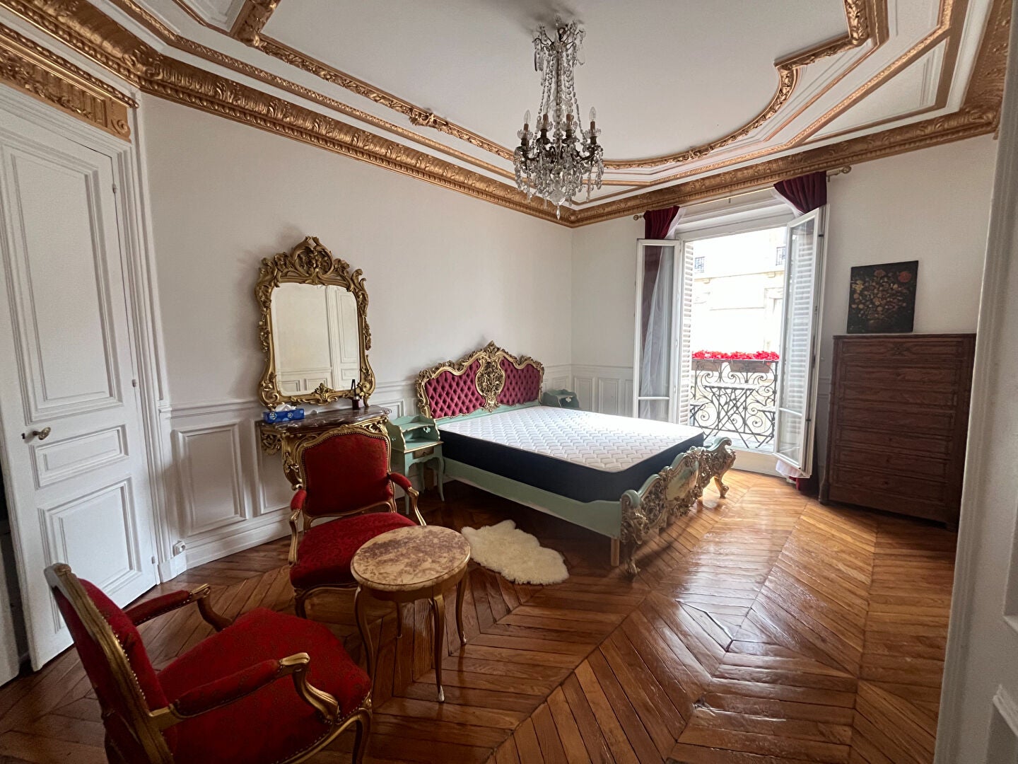 Flat Rue de Châteaudun in Paris