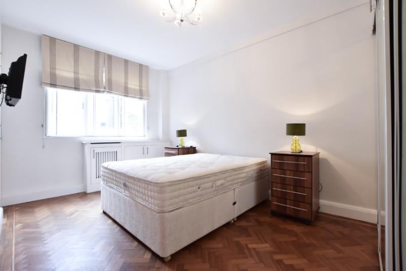 Flat Hyde Park Square in City of Westminster