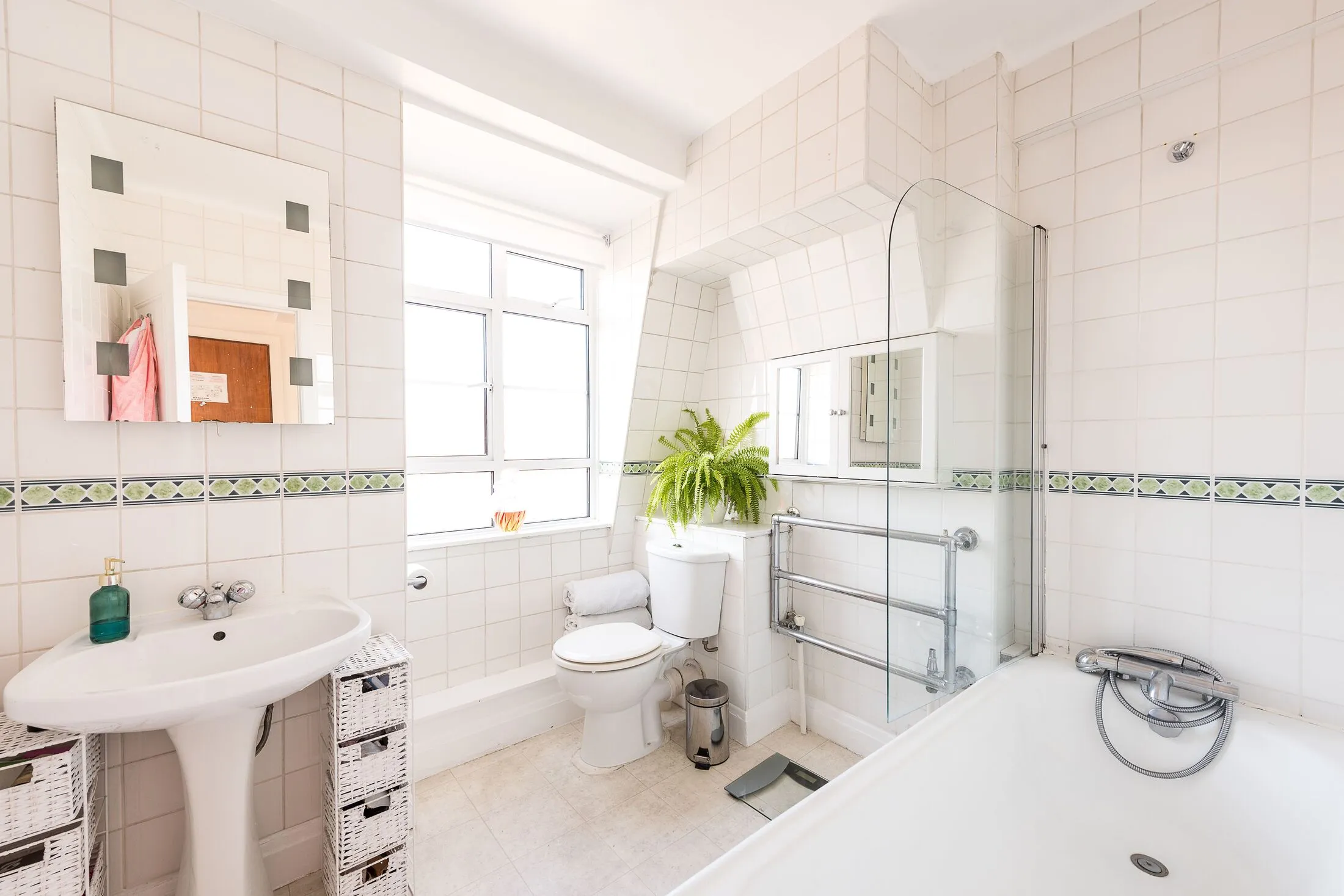 Flat Sloane Avenue in Greater London