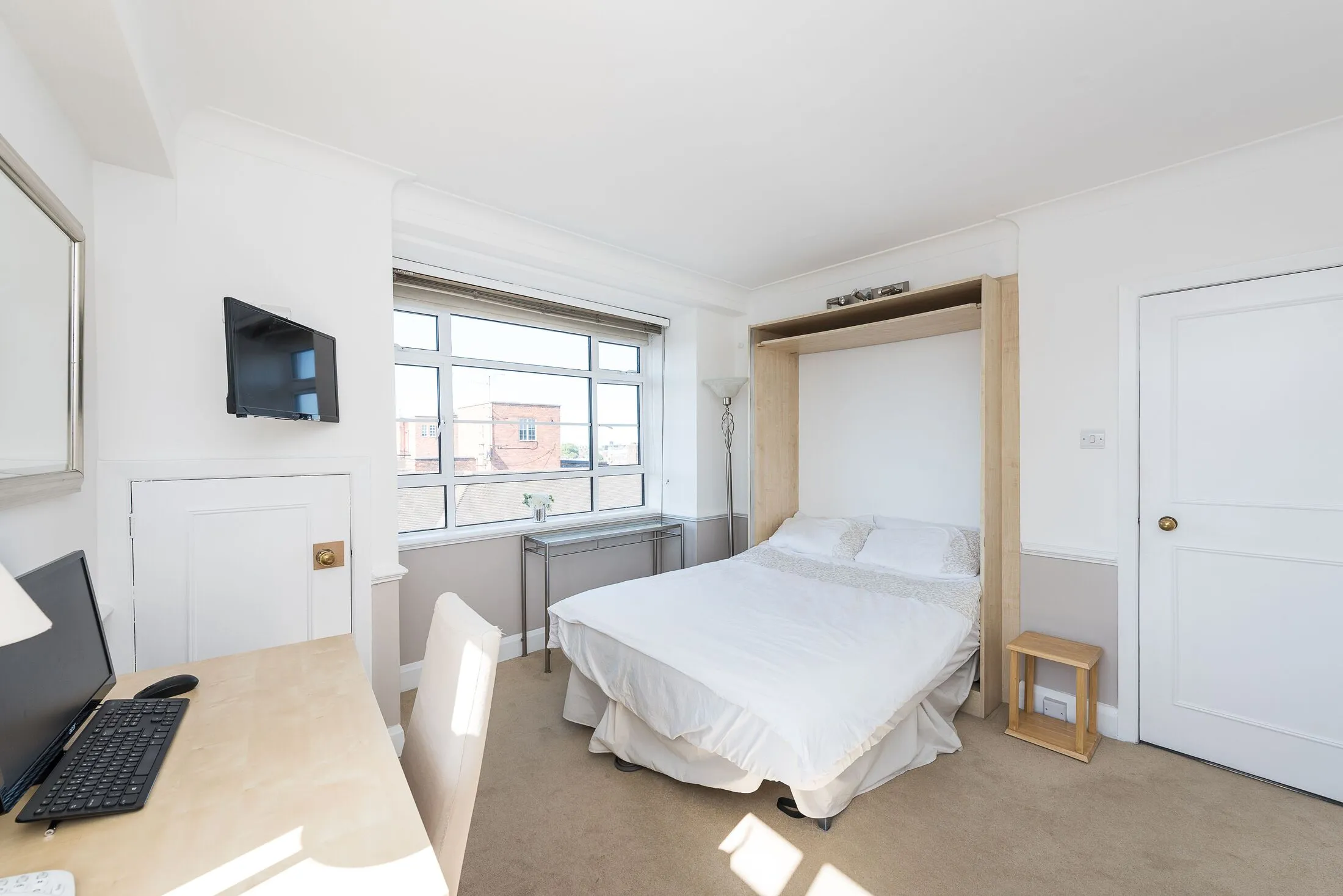 Flat Sloane Avenue in Greater London