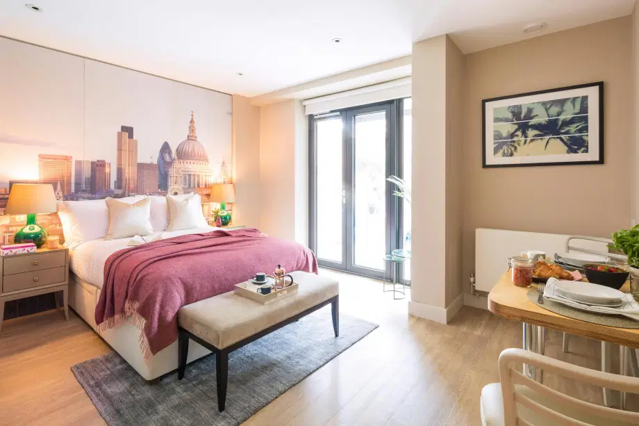 Flat Wellesley Road in Greater London