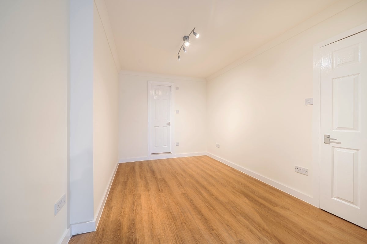 Flat Peterborough Road in Greater London