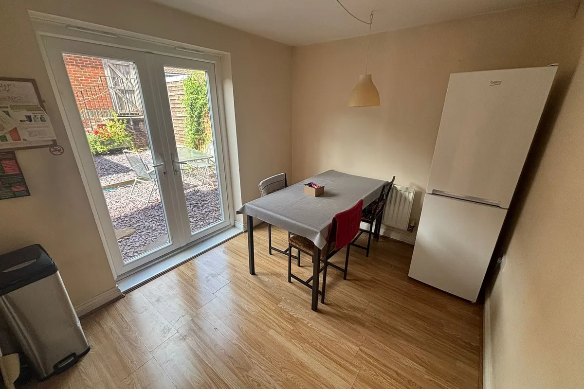 Room Millgrove Street in Blunsdon St Andrew