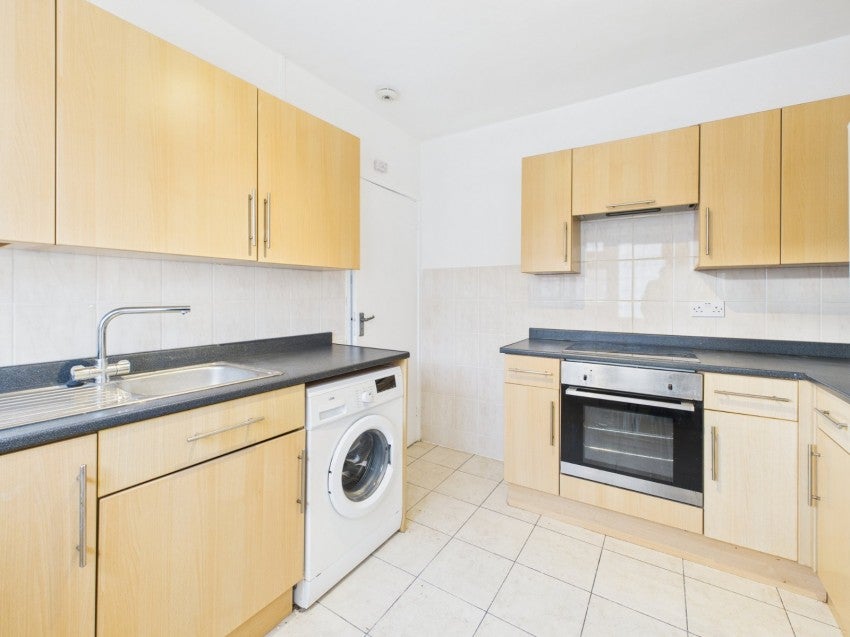 Flat Ethorpe Crescent in Gerrards Cross