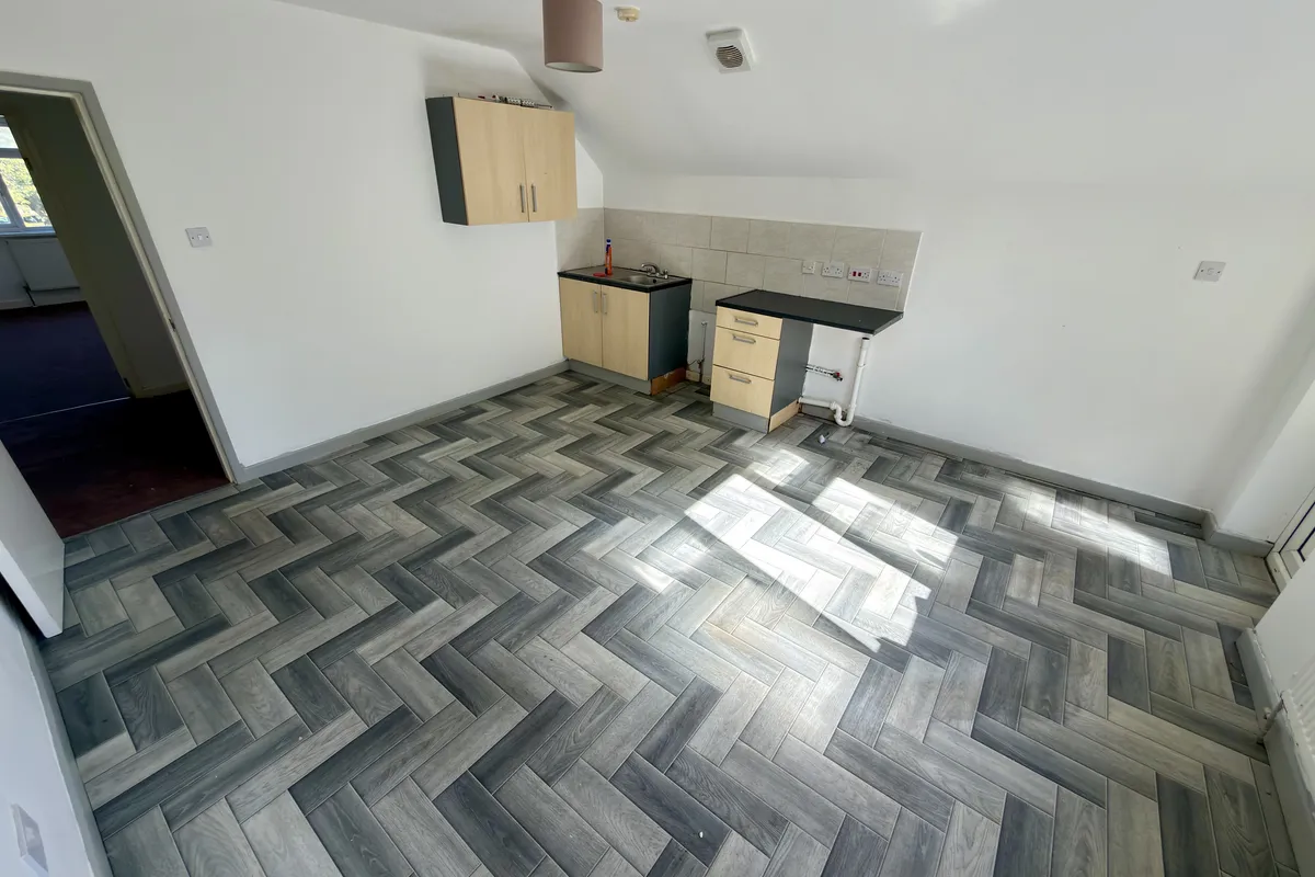 Flat Lower Prestwood Road in Wolverhampton