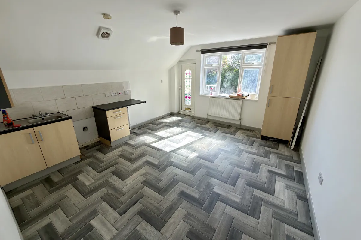 Flat Lower Prestwood Road in Wolverhampton
