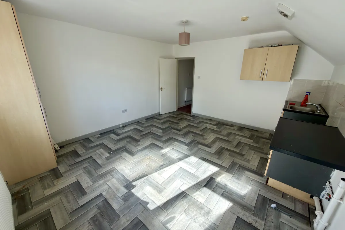 Flat Lower Prestwood Road in Wolverhampton