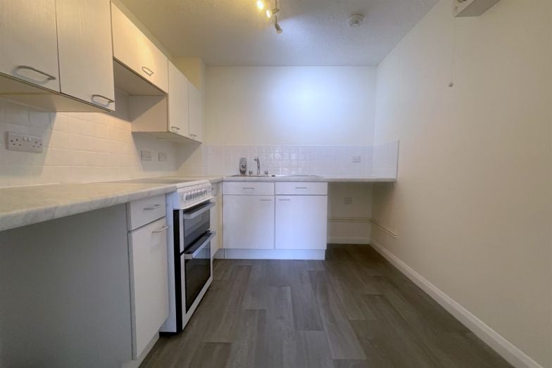 Flat Drake Avenue in Eastbourne