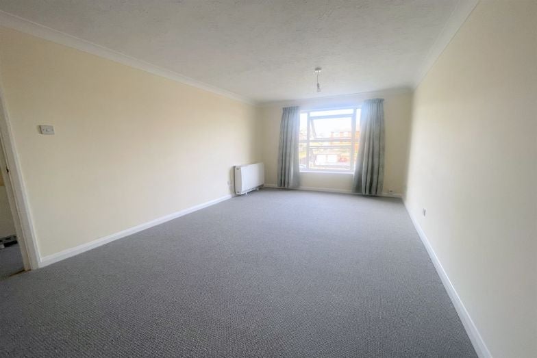 Flat Drake Avenue in Eastbourne