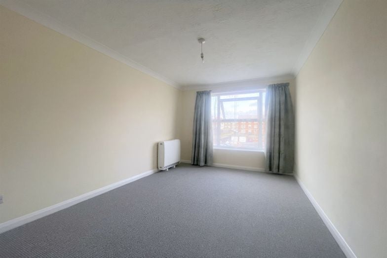 Flat Drake Avenue in Eastbourne