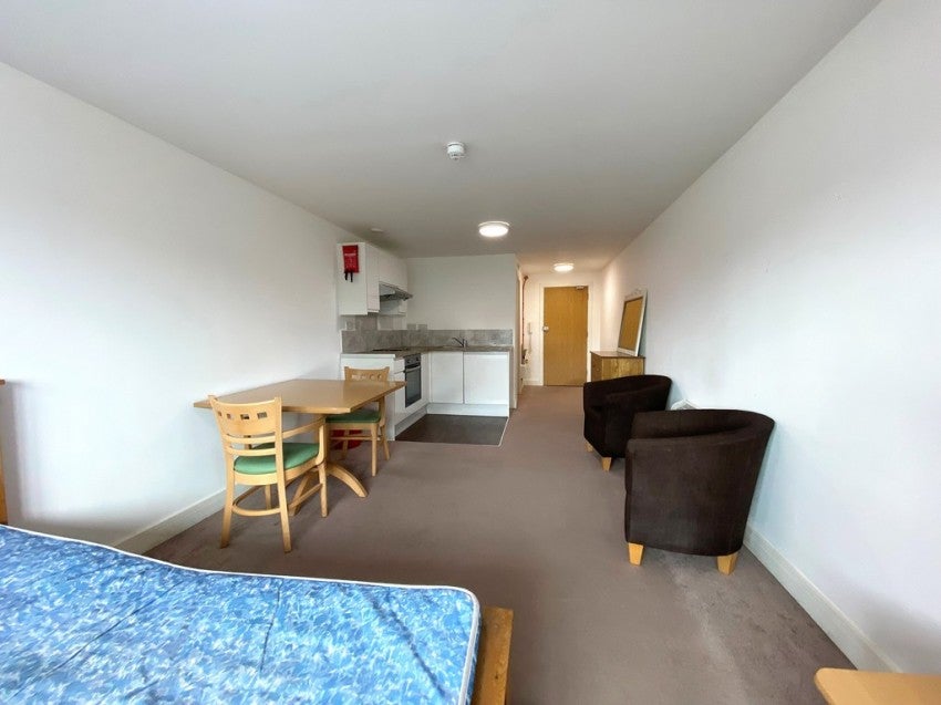 Flat Paradise Street in Portsmouth