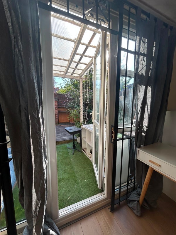 Room Nicholay Road in Greater London