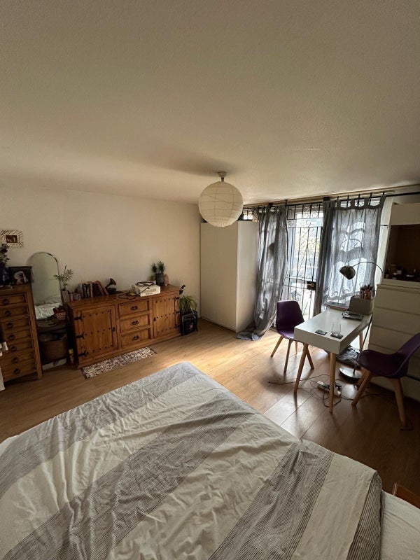 Room Nicholay Road in Greater London