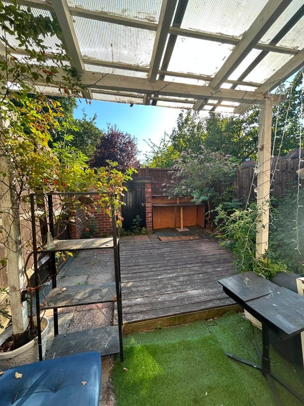 Room Nicholay Road in Greater London