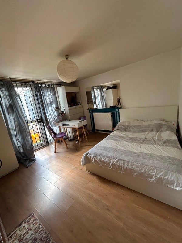 Room Nicholay Road in Greater London