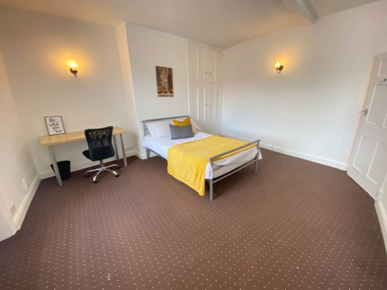 Flat Almondbury Bank in Kirklees
