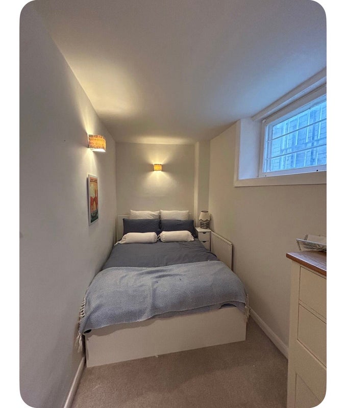 Room Gauden Road in Greater London