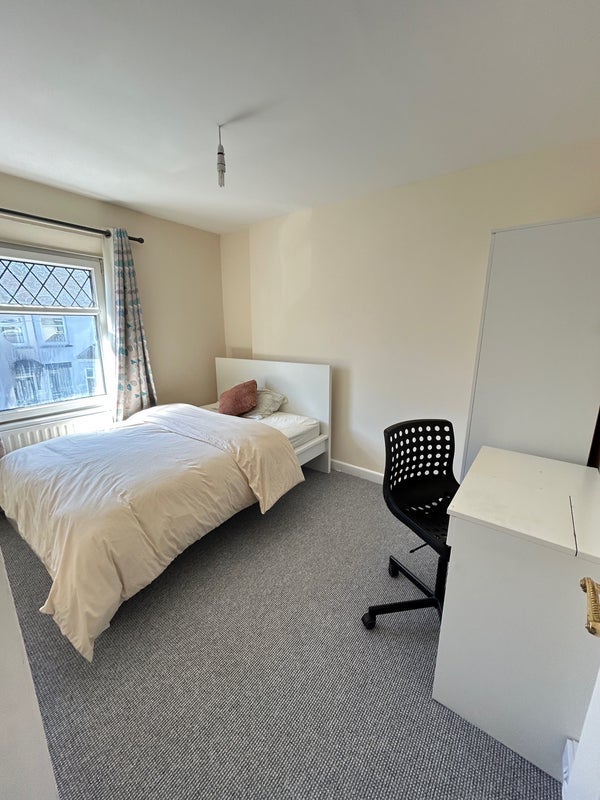 Room Oxford Street in Pontypridd