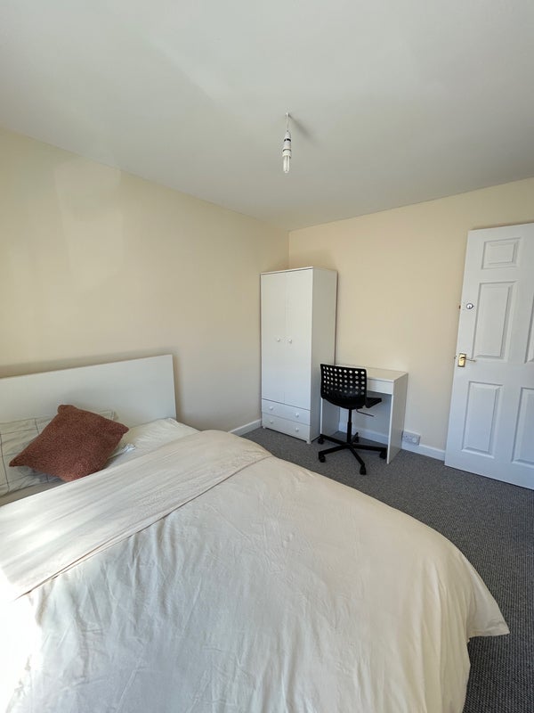 Room Oxford Street in Pontypridd