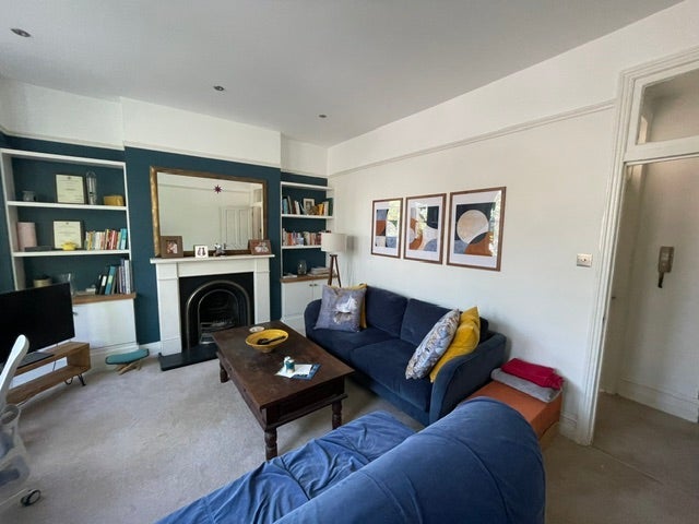 Flat Bonneville Gardens in Greater London