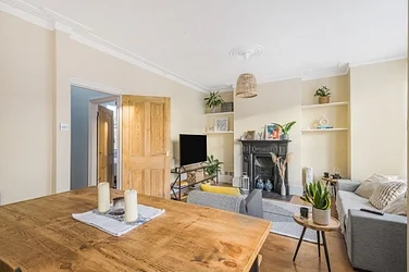 Flat Lynn Road in Greater London