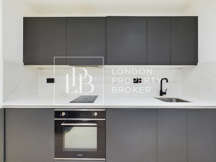 Flat Clifford Road in Greater London